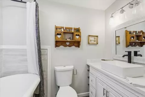 Bath - 29824 Oak Dr, Campo, CA 91906 photo 1 of 4