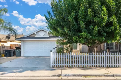 695 Clearwater Dr, Perris, CA 92571