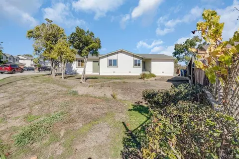 61 Faith Dr, Watsonville, CA 95076