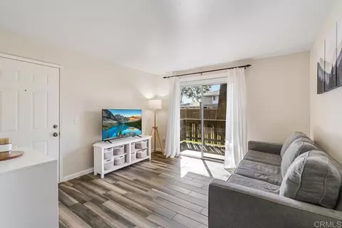 2528 White Oak Pl #5, Escondido, CA 92027