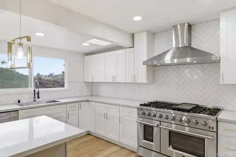 5220 Le Barron Rd, San Diego, CA 92115