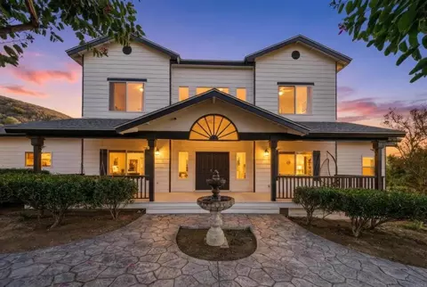 1925 Robinhood Rd, Vista, CA 92084
