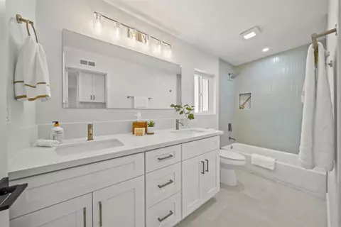 Bath - 223 Cottingham Ct, Oceanside, CA 92054 photo 3 of 4