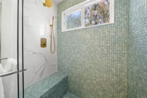 Bath - 223 Cottingham Ct, Oceanside, CA 92054 photo 4 of 4