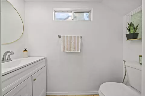 Bath - 1614 Tina Pl, El Cajon, CA 92021 photo 3 of 5