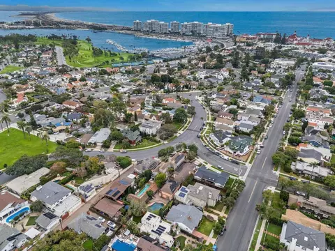 1411 8th St, Coronado, CA 92118
