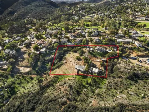 410 Woodland Ln, El Cajon, CA 92021