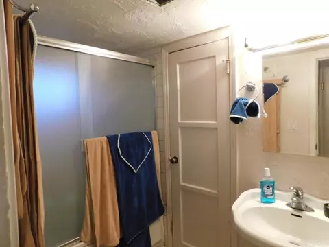 Bath - 29460 Oak Dr, Campo, CA 91906 photo 1 of 2