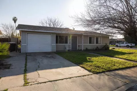 1410 Grayson Cir, Firebaugh, CA 93622