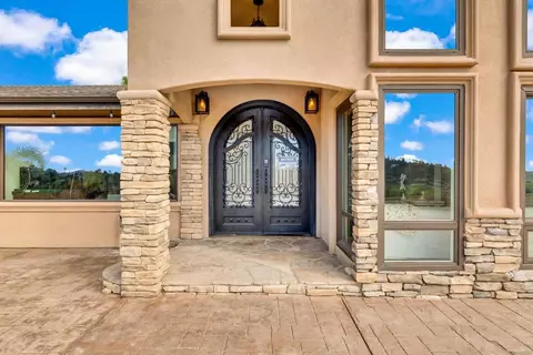 1426 Hidden Mesa View Dr, El Cajon, CA 92019