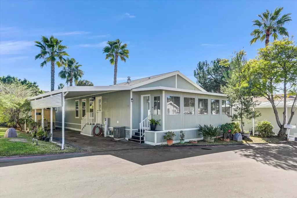 Fully Remodeled 4BR/2BA in Rancho Valley - Space 93 - Photo 23