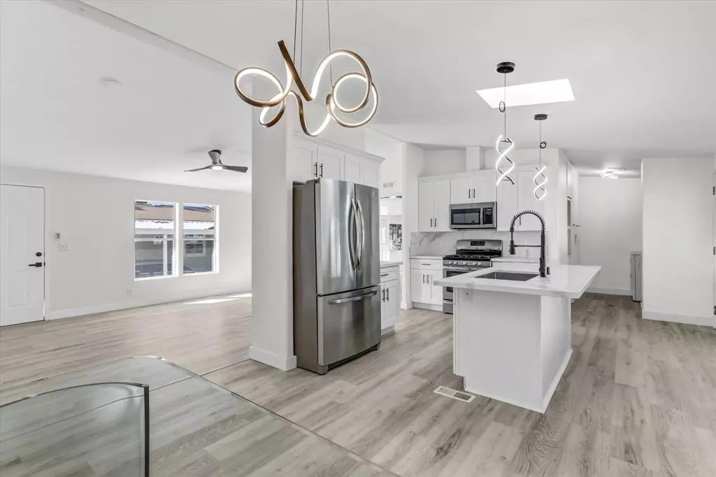 Fully Remodeled 4BR/2BA in Rancho Valley - Space 93