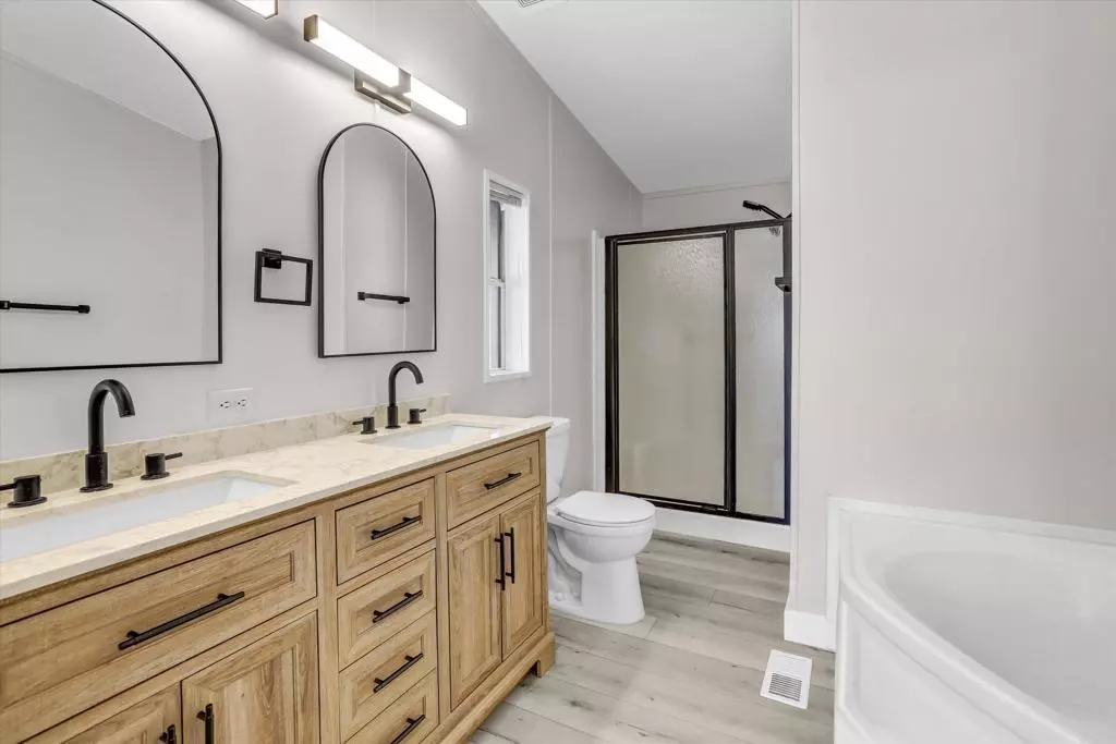 Fully Remodeled 4BR/2BA in Rancho Valley - Space 93 - Photo 11