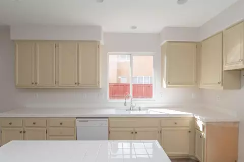 Kitchen - 44006 Terraza Ct, Temecula, CA 92592 photo 2 of 4