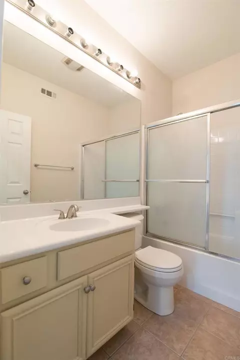 Bath - 44006 Terraza Ct, Temecula, CA 92592 photo 5 of 5
