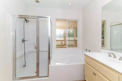Bath - 44006 Terraza Ct, Temecula, CA 92592 photo 1 of 5