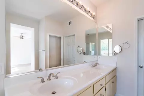 Bath - 44006 Terraza Ct, Temecula, CA 92592 photo 2 of 5