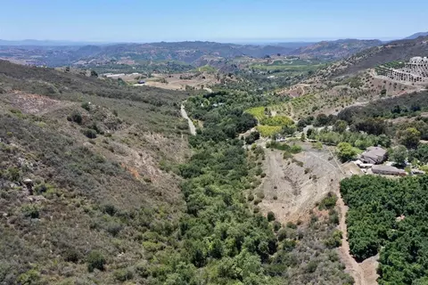 El Calamar, Temecula, CA 92590 photo 2