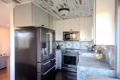 Kitchen - 751 S Grade Rd, Alpine, CA 91901 photo 1 of 5