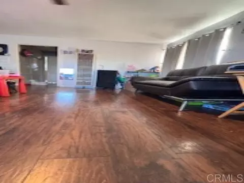 242 E Street St, Chula Vista, CA 91910 photo 4