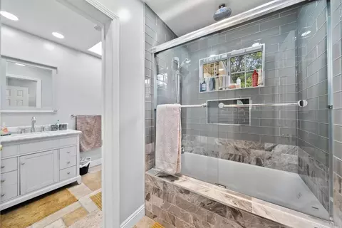 Bath - 10820 Dutton Dr, La Mesa, CA 91941 photo 1 of 4