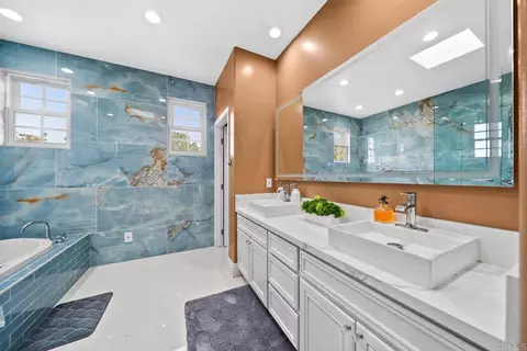 Bath - 10820 Dutton Dr, La Mesa, CA 91941 photo 3 of 4