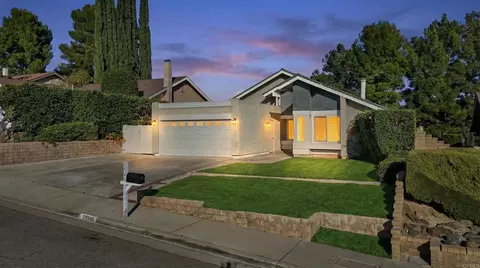 22945 Magnolia Glen Dr, Valencia, CA 91354