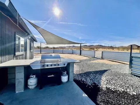 Exterior - 2774 Kickapoo Trl, Landers, CA 92285 photo 5 of 33