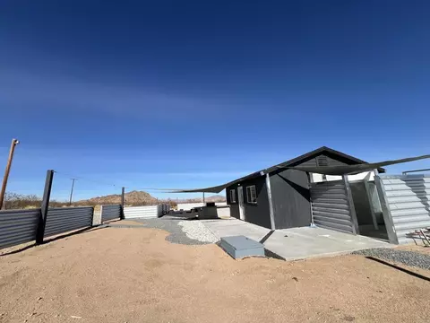 2774 Kickapoo Trl, Landers, CA 92285