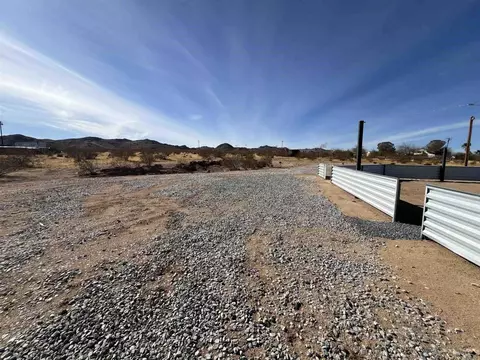 Exterior - 2774 Kickapoo Trl, Landers, CA 92285 photo 28 of 33
