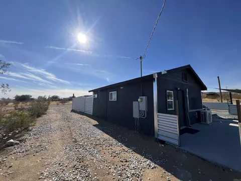 Exterior - 2774 Kickapoo Trl, Landers, CA 92285 photo 14 of 33