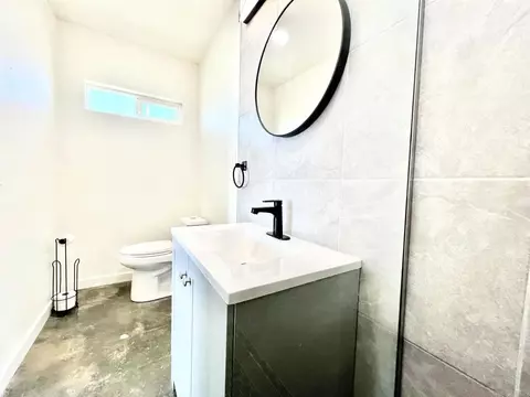 Bath - 2774 Kickapoo Trl, Landers, CA 92285 photo 7 of 11
