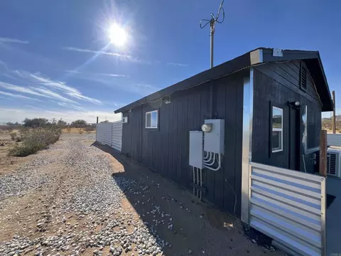 Exterior - 2774 Kickapoo Trl, Landers, CA 92285 photo 9 of 33