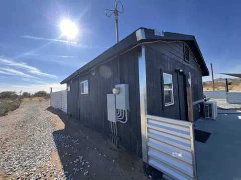 Exterior - 2774 Kickapoo Trl, Landers, CA 92285 photo 10 of 33