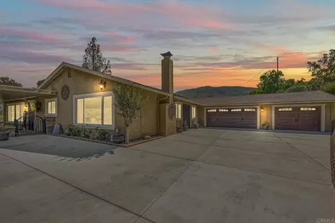 3006 N Victoria Dr, Alpine, CA 91901