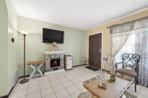 Living - 10158 Carefree Dr, Santee, CA 92071 photo 2 of 3