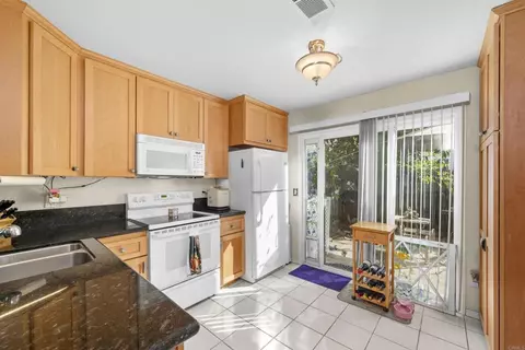 Kitchen - 10158 Carefree Dr, Santee, CA 92071 photo 4 of 5