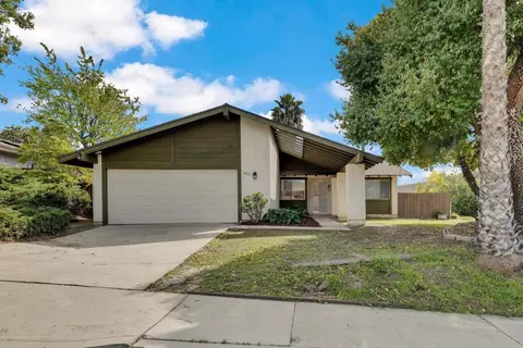 9931 Knollview Dr, Spring Valley, CA 91977