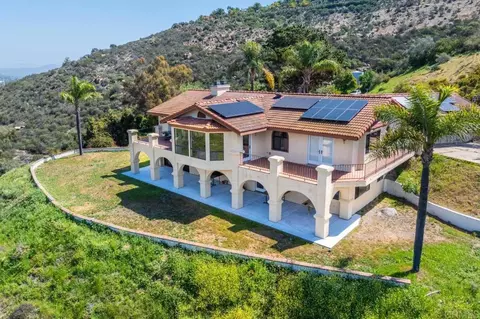 2702 Country Club Dr, Escondido, CA 92029