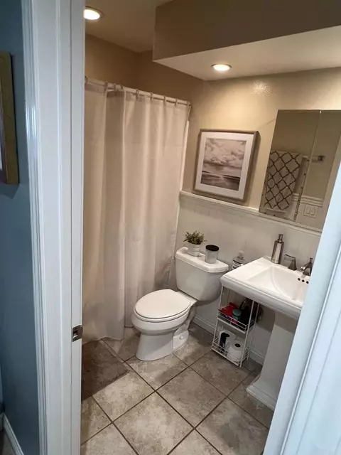 Bath - 5722 E Stillwater Ave #113, Orange, CA 92869 photo 1 of 3