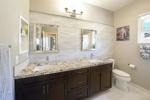 Bath - 16666 Granite Dr, Ramona, CA 92065 photo 4 of 5