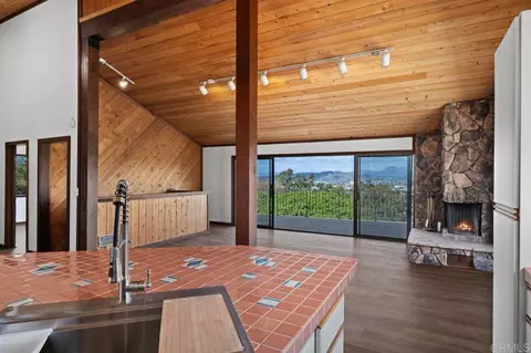 Living - 10447 Chevy Lane Ln, La Mesa, CA 91941 photo 10 of 10