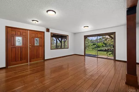 Living - 10447 Chevy Lane Ln, La Mesa, CA 91941 photo 5 of 10