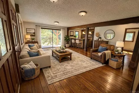 Living - 10447 Chevy Lane Ln, La Mesa, CA 91941 photo 2 of 10