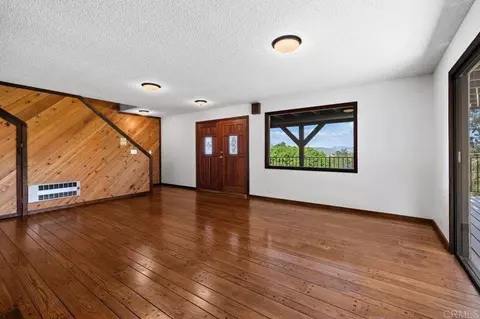 Living - 10447 Chevy Lane Ln, La Mesa, CA 91941 photo 4 of 10