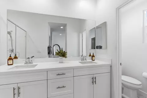 Bath - 4367 Pacifica Way #2, Oceanside, CA 92056 photo 5 of 5