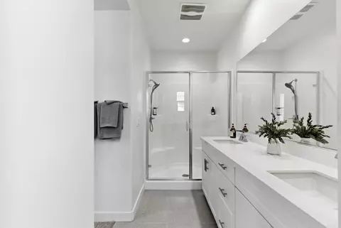 Bath - 4367 Pacifica Way #2, Oceanside, CA 92056 photo 4 of 5