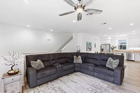 Living - 4367 Pacifica Way #2, Oceanside, CA 92056 photo 1 of 2