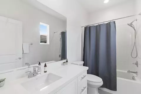 Bath - 4367 Pacifica Way #2, Oceanside, CA 92056 photo 3 of 5