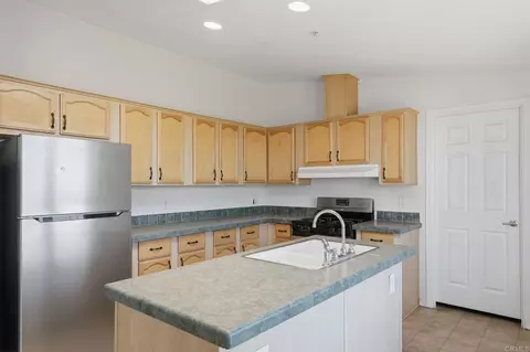 Kitchen - 909 Tierra De Luna, Boulevard, CA 91905 photo 3 of 9